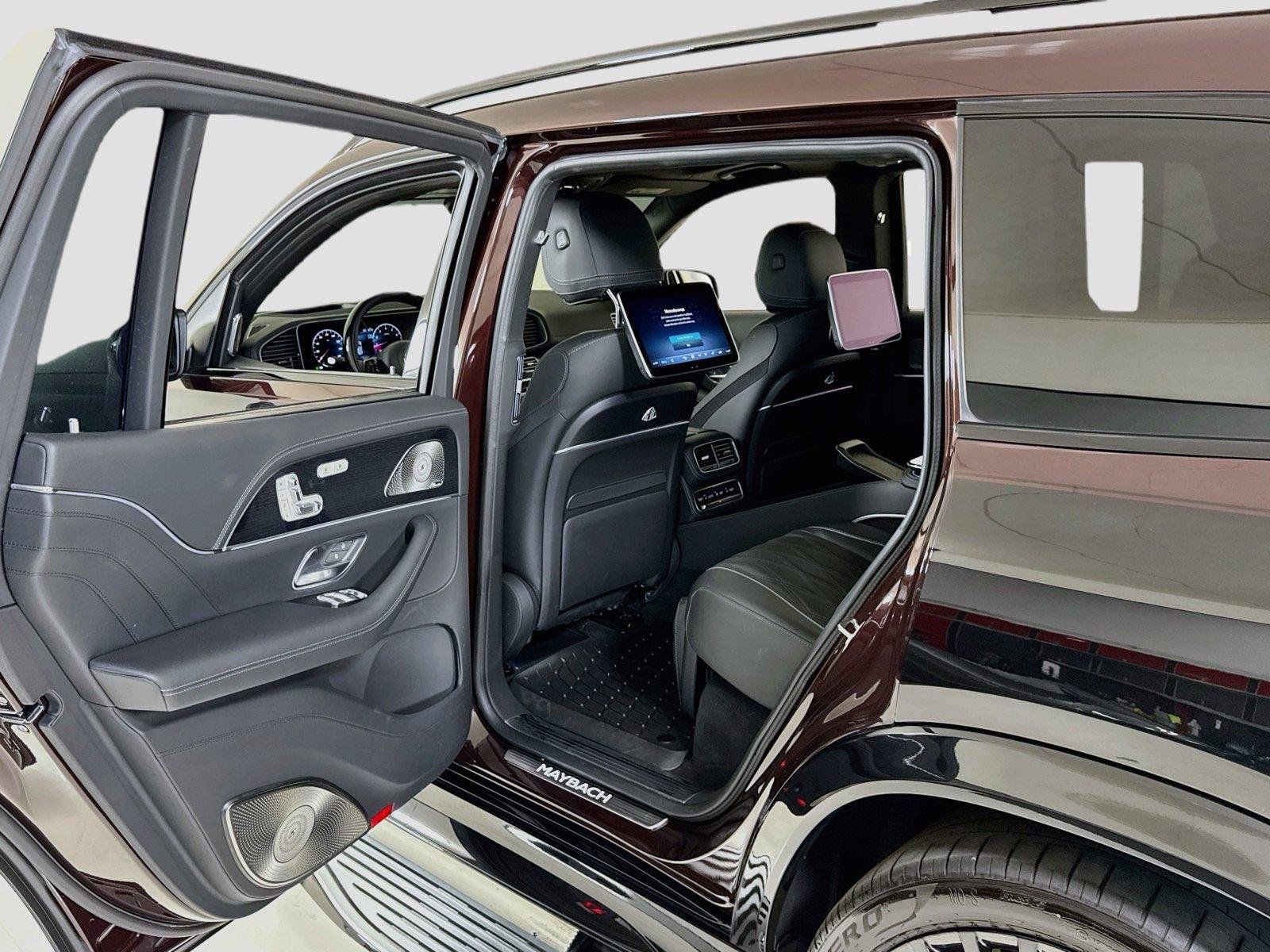 Used 2024 Mercedes-Benz Maybach GLS 600 4MATIC image 27