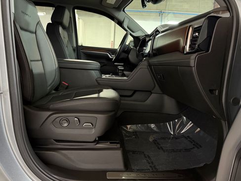 Used 2025 GMC Sierra 1500 Denali AWD/4WD image 32