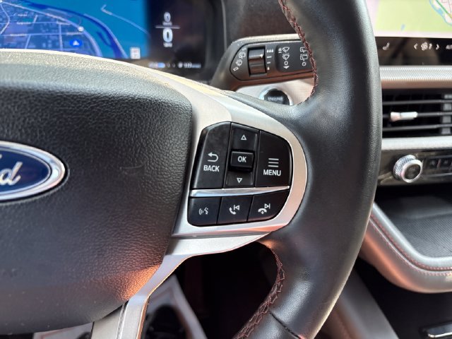 Used 2025 Ford Explorer Active AWD/4WD image 12
