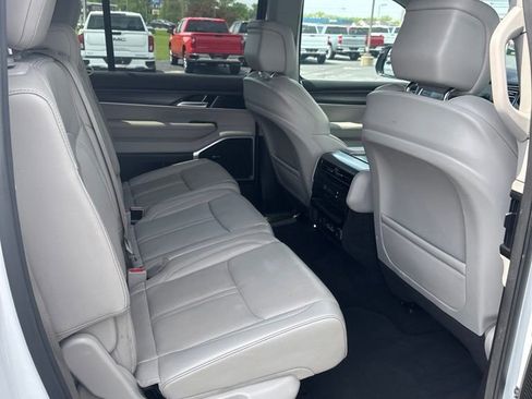 Used 2023 Jeep Wagoneer L Series II AWD/4WD image 45
