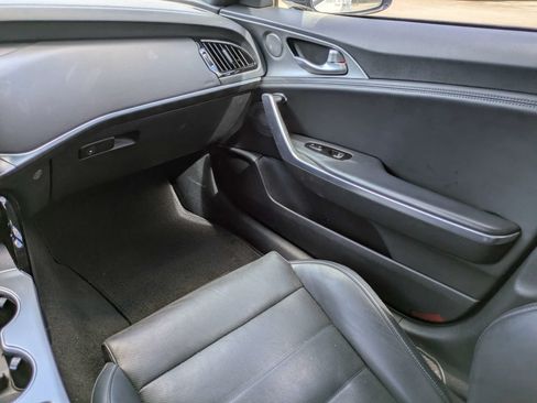 Used 2019 Kia Stinger GT2 AWD/4WD image 9