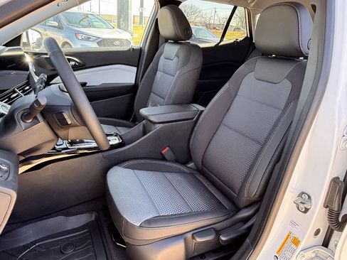 New 2026 Chevrolet Trax LT w/ Sunroof Package FWD image 18