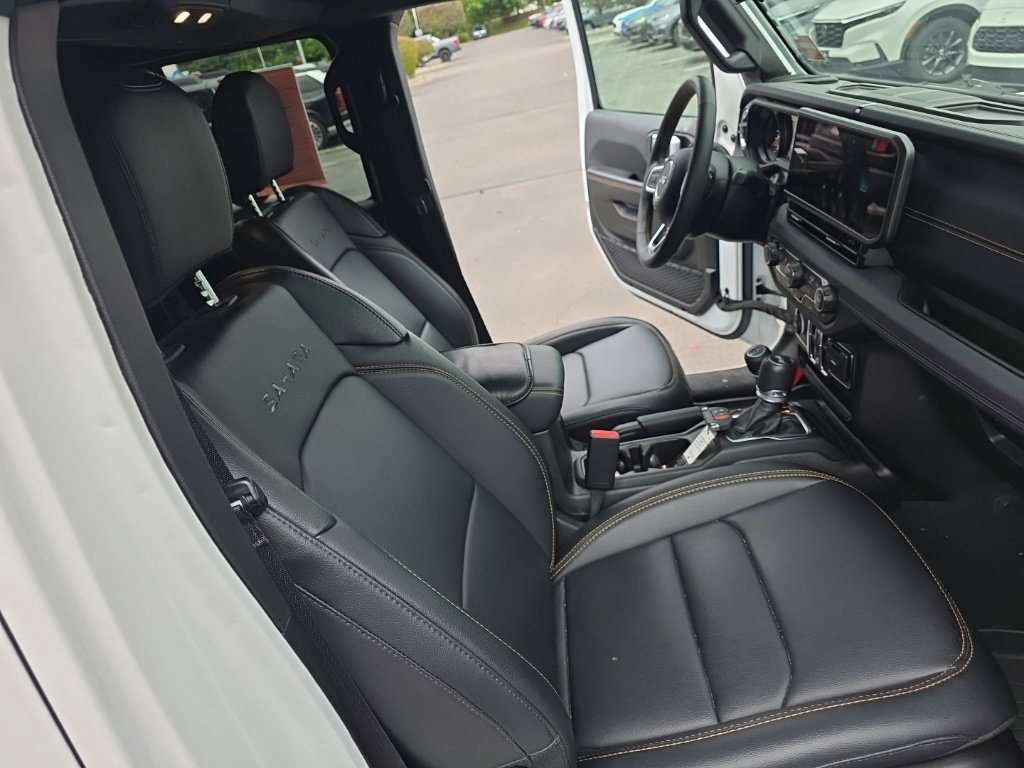 Used 2024 Jeep Wrangler Unlimited Sahara AWD/4WD image 31