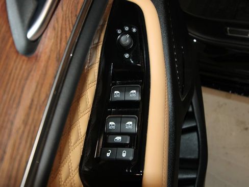 Used 2023 Jeep Grand Cherokee L Summit w/ Advanced Protech Group IV AWD/4WD image 6
