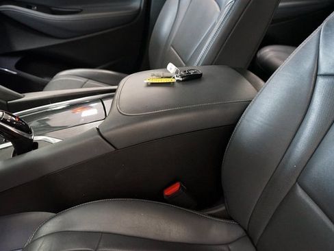 Used 2020 Buick Enclave Essence image 29