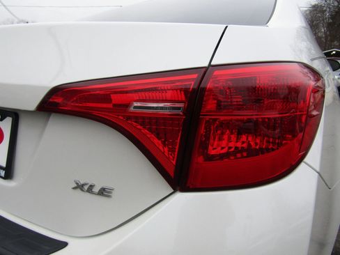 Used 2019 Toyota Corolla XLE image 10