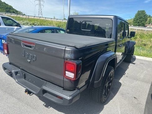 Used 2025 Jeep Gladiator Sport AWD/4WD image 16