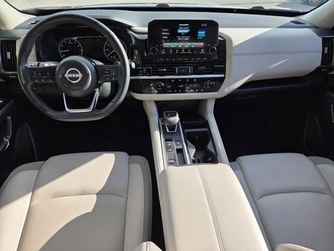 Used 2025 Nissan Pathfinder SL FWD image 16