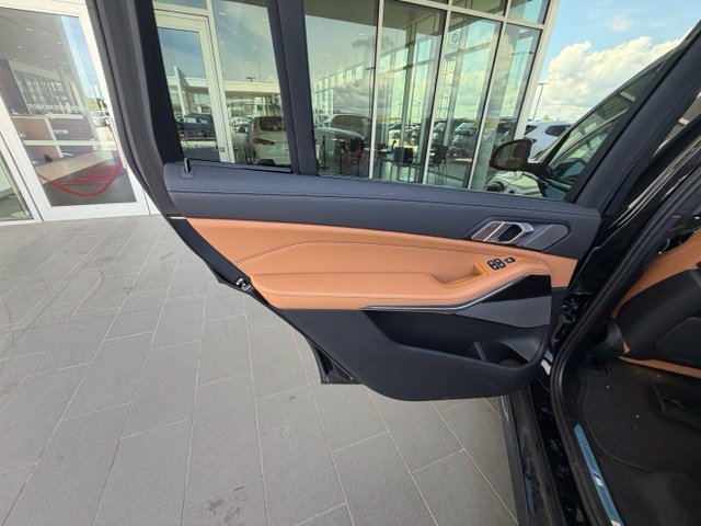 Used 2026 BMW X7 xDrive40i w/ M Sport Package AWD/4WD image 17