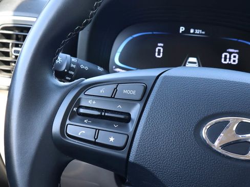 Used 2025 Hyundai Venue SEL FWD image 25