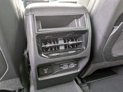 Used 2022 Jeep Grand Cherokee Altitude RWD image 15