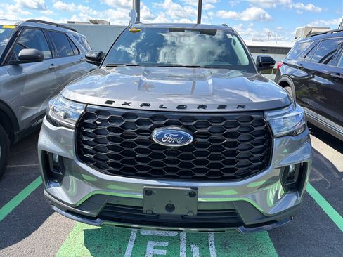Used 2025 Ford Explorer ST-Line w/ Premium Package AWD/4WD image 3