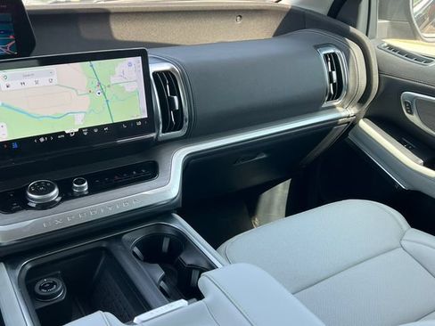 Used 2025 Ford Expedition Platinum AWD/4WD image 38