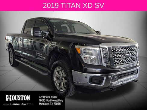 Used 2019 Nissan Titan SV w/ SV Convenience Package image 1
