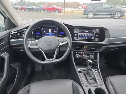 Used 2023 Volkswagen Jetta SE image 12