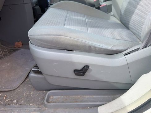 Used 2010 Chrysler Town & Country Touring image 5