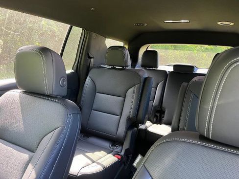 New 2025 Chevrolet Traverse LT image 32