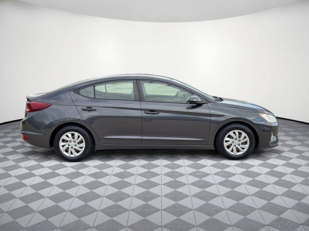 Used 2020 Hyundai Elantra SE FWD image 8