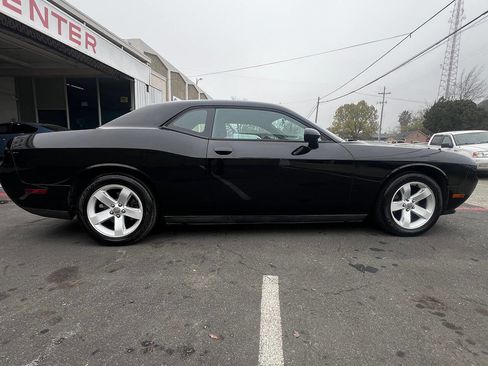 Used 2013 Dodge Challenger SXT image 12