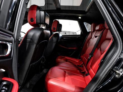 Used 2017 Porsche Macan Turbo image 41