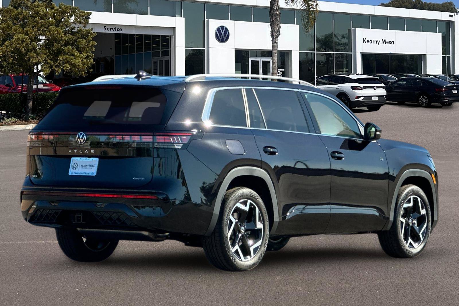 New 2027 Volkswagen Atlas SEL R-Line AWD/4WD image 4