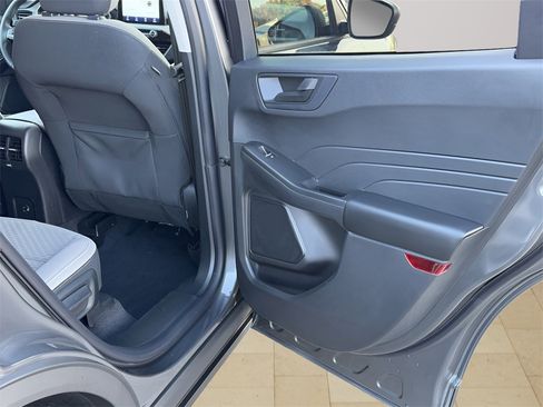 Used 2022 Ford Escape SE w/ Cold Weather Package image 28