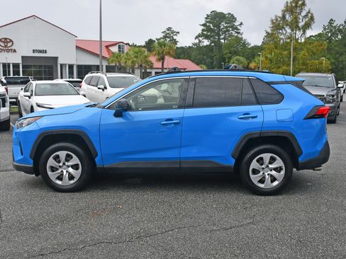 Used 2019 Toyota RAV4 LE FWD image 2