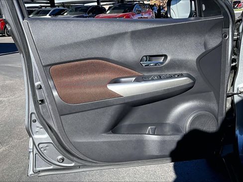 Used 2020 Nissan Kicks SR image 21