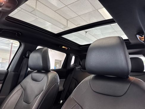 Used 2023 Jeep Compass Latitude w/ Sun and Sound Group AWD/4WD image 7