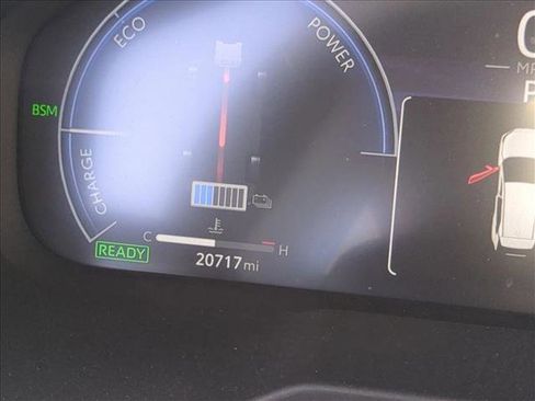 Used 2024 Toyota RAV4 Limited w/ Advanced Technology Package image 10