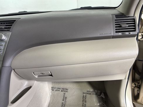 Used 2011 Toyota Camry LE FWD image 24