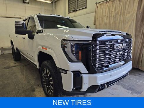 Used 2025 GMC Sierra 3500 Denali Ultimate image 4