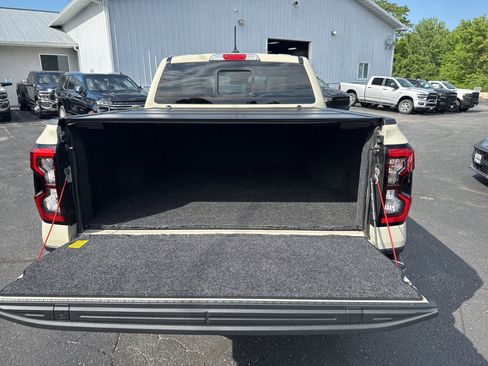 Used 2025 Ford Ranger Lariat w/ Chrome Accent Package AWD/4WD image 9