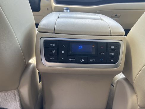 Used 2015 Toyota Highlander Limited Platinum AWD/4WD image 16