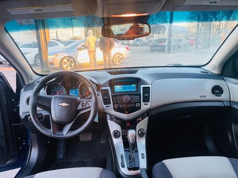 Used 2013 Chevrolet Cruze LS image 12