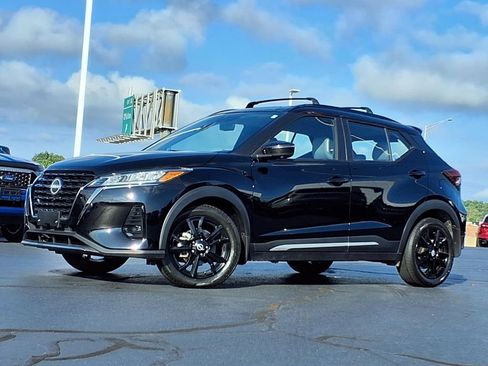 Used 2024 Nissan Kicks SR w/ SR Premium Package FWD image 2