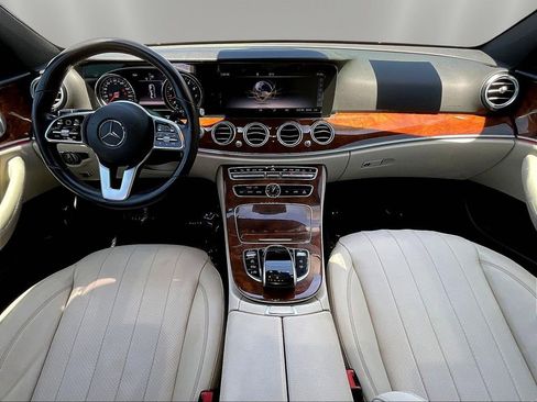 Used 2019 Mercedes-Benz E 300 4MATIC image 7