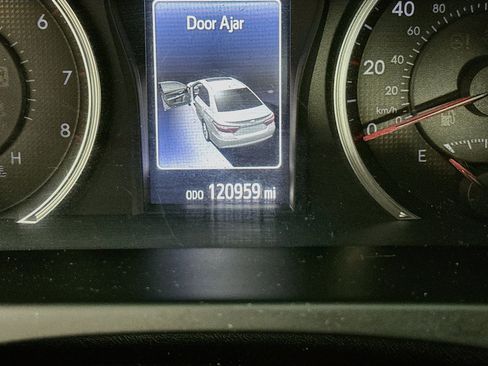 Used 2017 Toyota Camry SE FWD image 17