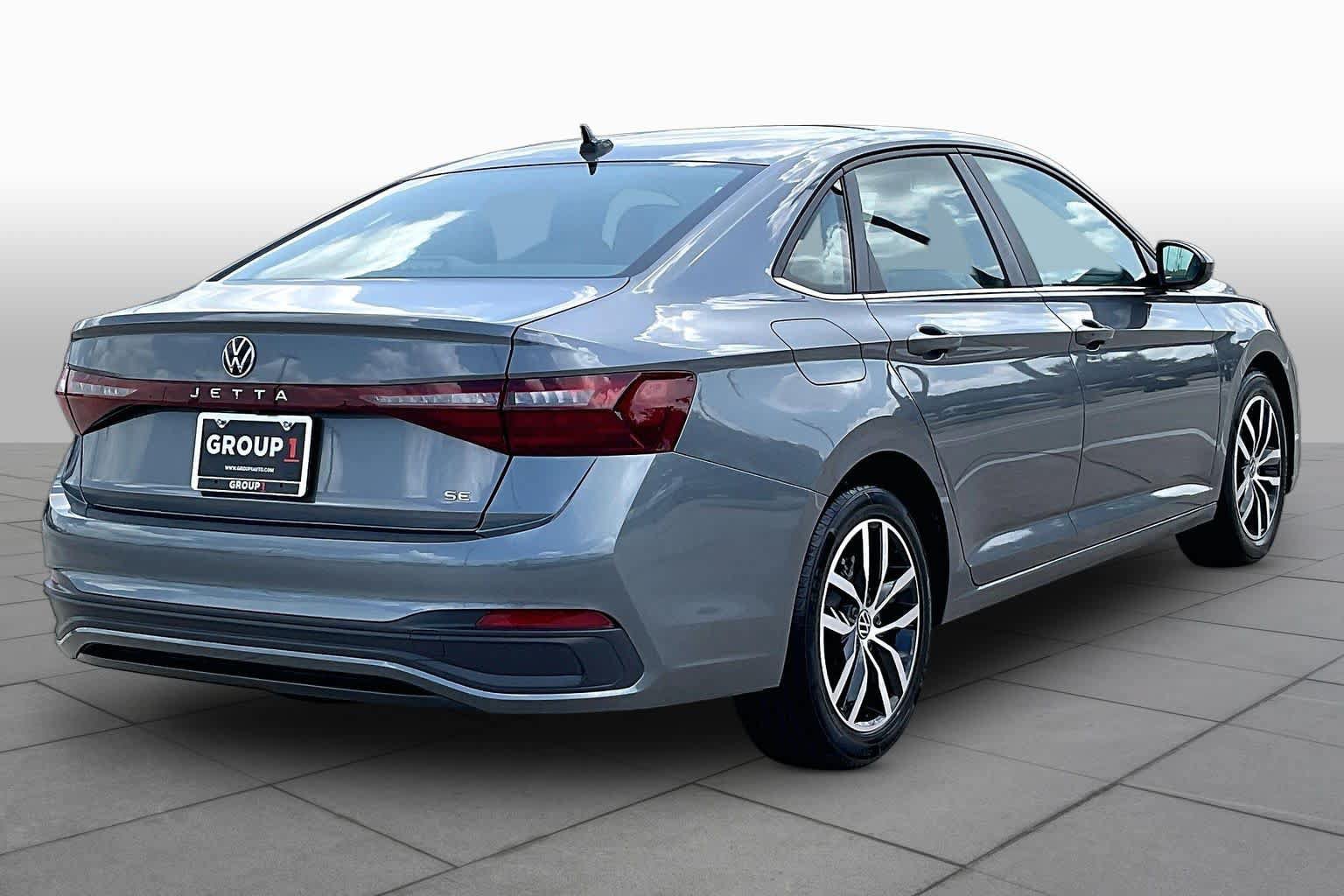 Used 2025 Volkswagen Jetta SE FWD image 13
