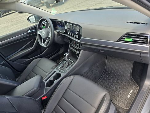 Used 2024 Volkswagen Jetta SE FWD image 32