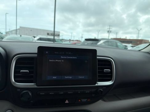 Certified 2024 Hyundai Venue SEL FWD image 24