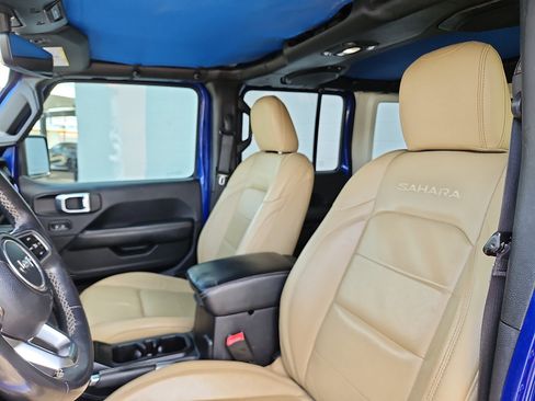 Used 2018 Jeep Wrangler Unlimited Sahara AWD/4WD image 9