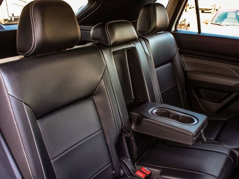 Used 2021 Volkswagen Atlas Cross Sport SE image 39