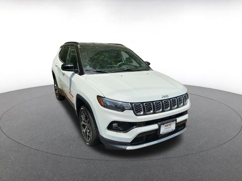Used 2025 Jeep Compass Trailhawk AWD/4WD image 6
