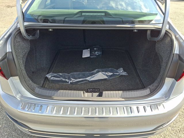 Used 2024 Volkswagen Jetta SEL FWD image 29