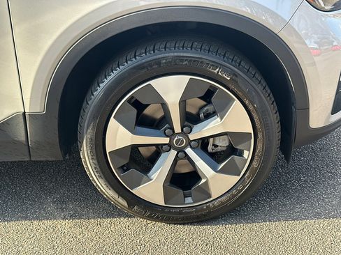Used 2024 Volvo XC40 B5 Core image 12