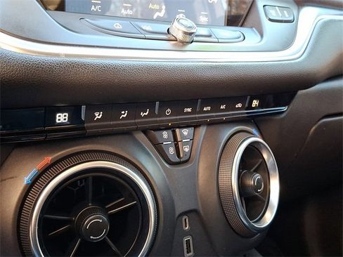 Used 2021 Chevrolet Blazer LT image 16