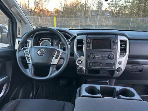 Used 2019 Nissan Titan SV image 39