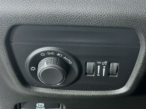 Used 2023 Jeep Grand Cherokee Altitude AWD/4WD image 17