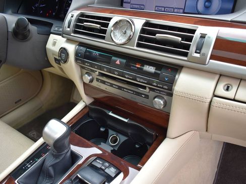 Used 2014 Lexus LS 460 AWD w/ Comfort Package image 26